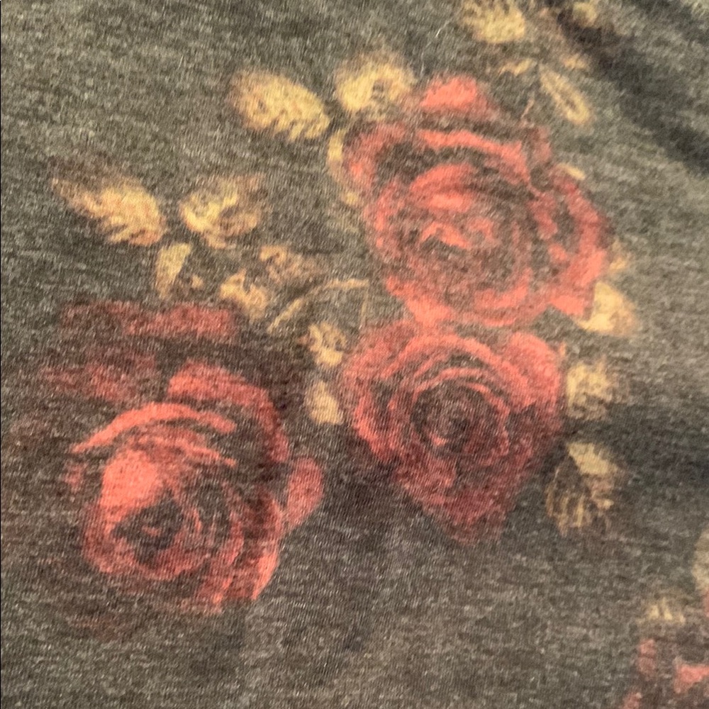 Ardene Black Fitted Cap Sleeve Roses Design T-Shirt - Picture 3 of 10
